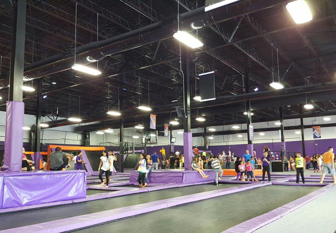 Quemados旅游景点-Altitude Trampoline Park