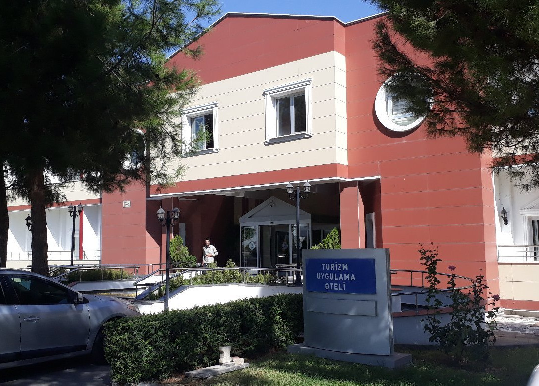 Adiyaman Uni̇versi̇tesi̇ Turizm Uygulama Oteli