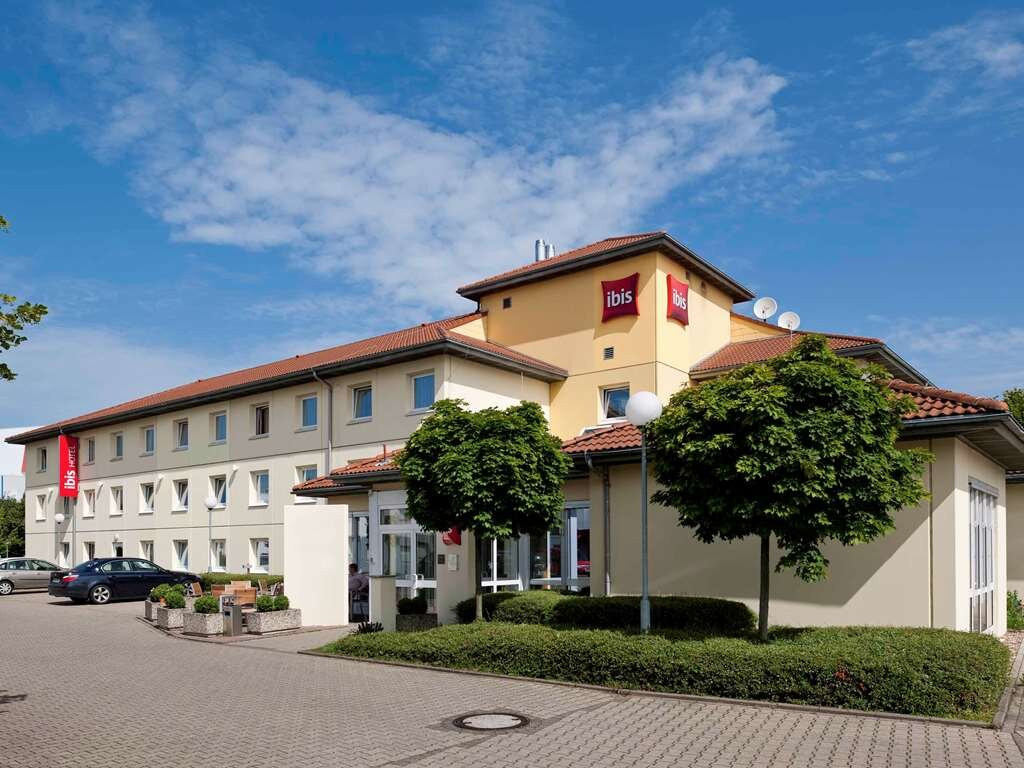 宜必思科隆弗雷兴酒店主图