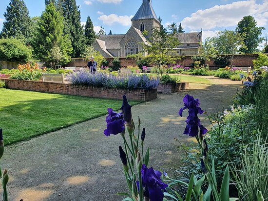 Crinkle Crankle Garden and Boules Court Wheathampstead景点图片