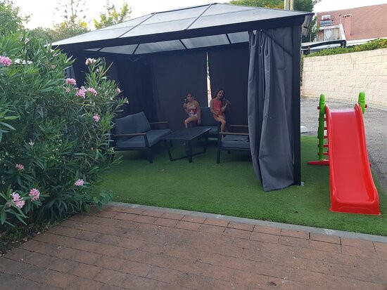 Dolphin Village主图