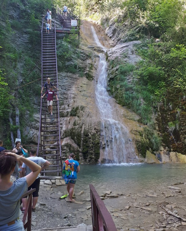 Gebiusskiye Waterfalls-Teshebs必去景点