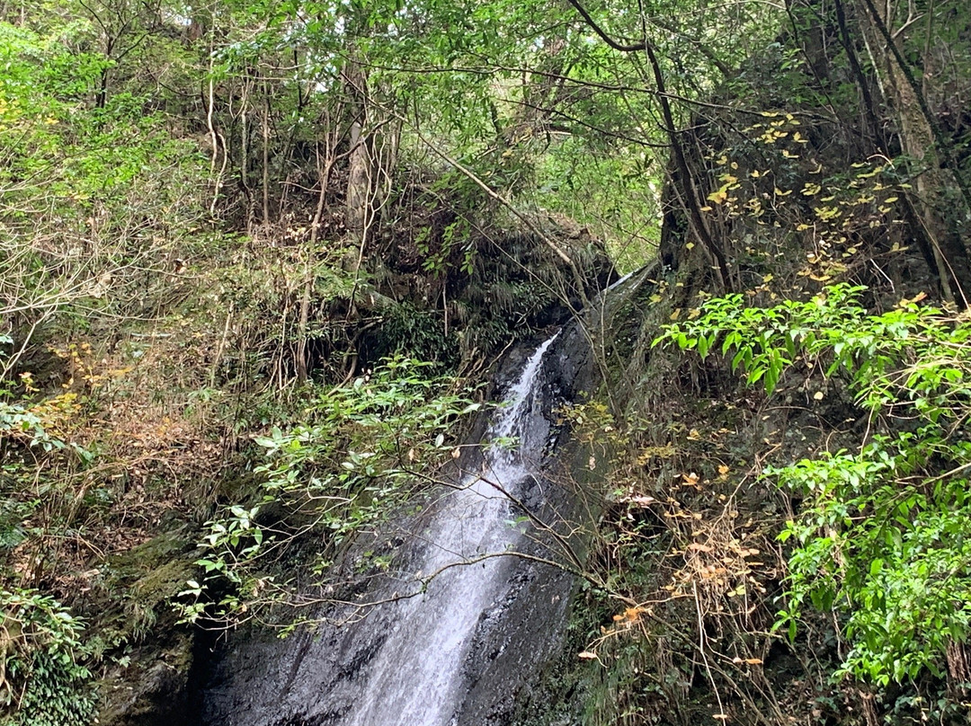 Sembiro Waterfall景点图片