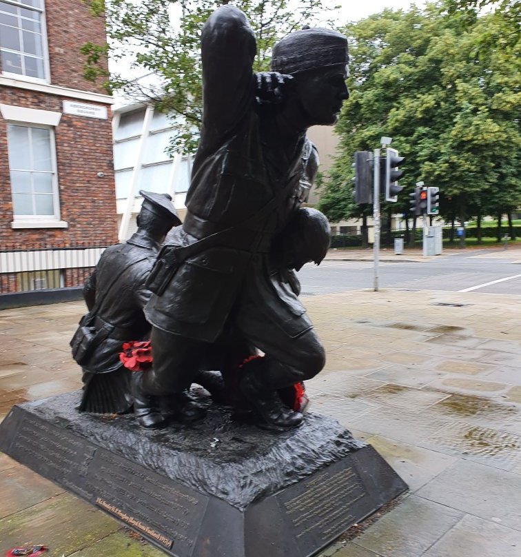 Noel Chavasse VC and Bar Memorial Statue景点图片