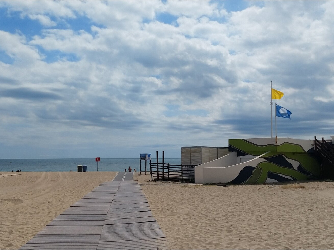 Plage Face À La Place Du Village景点图片