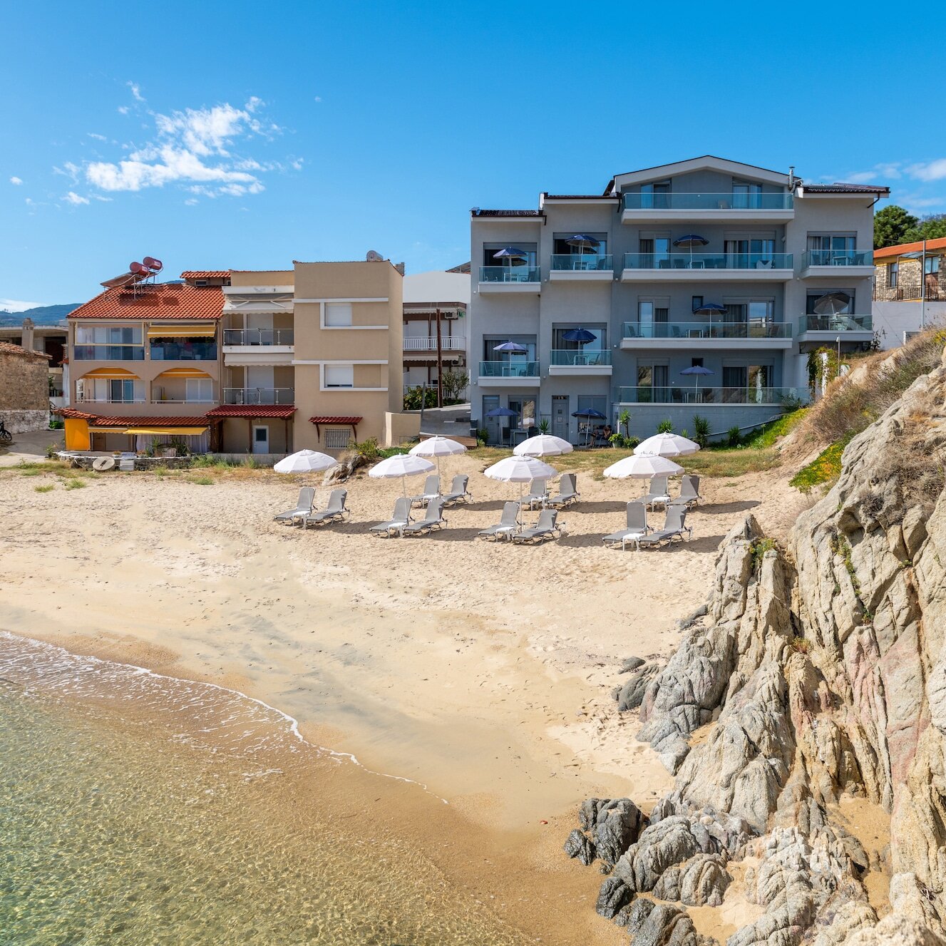 Almare Seaside Studios & Suites-浴室