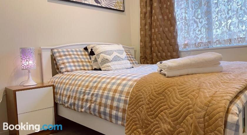 Three Sisters Pinehill Bed & Breakfast