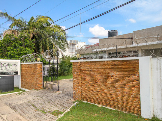 Teshie旅游景点-Berj Art Gallery