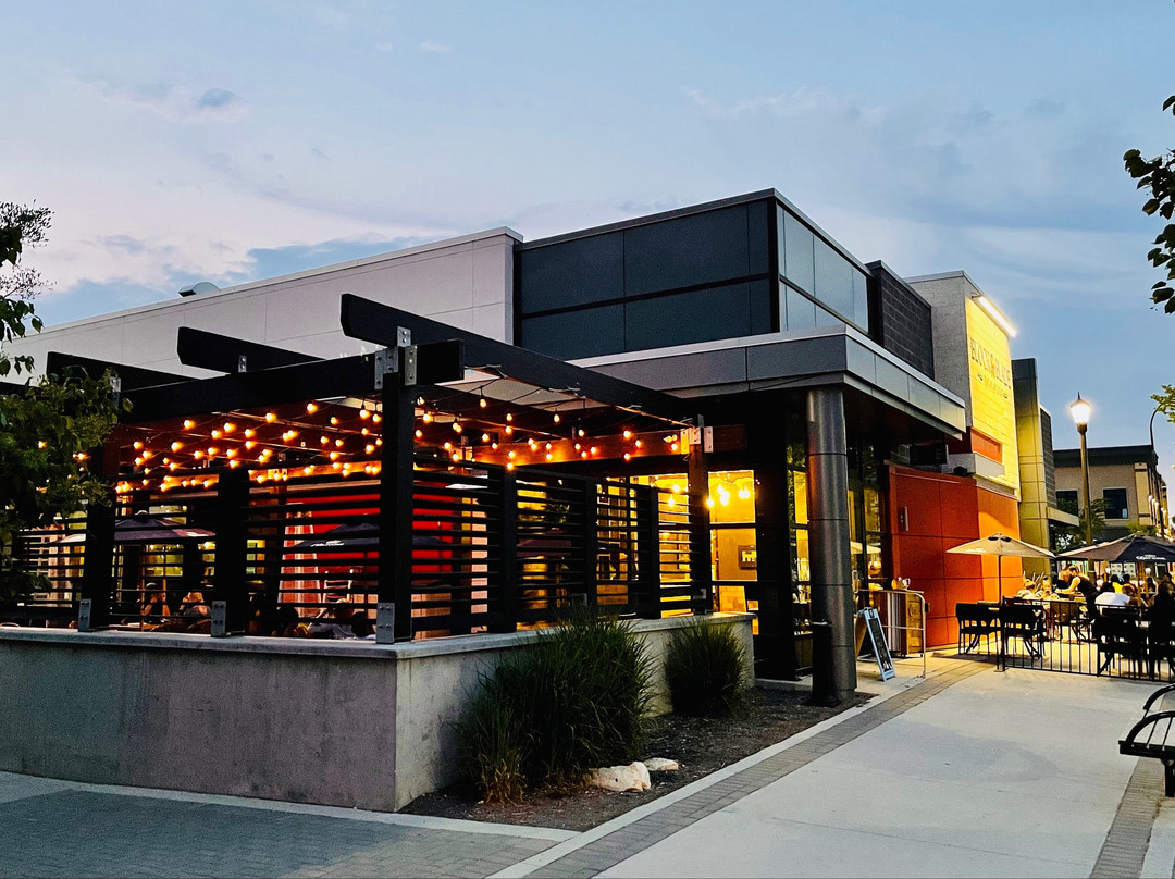 Ile-des-Chenes餐馆和美食-The Block & Blade Restaurant & Bar