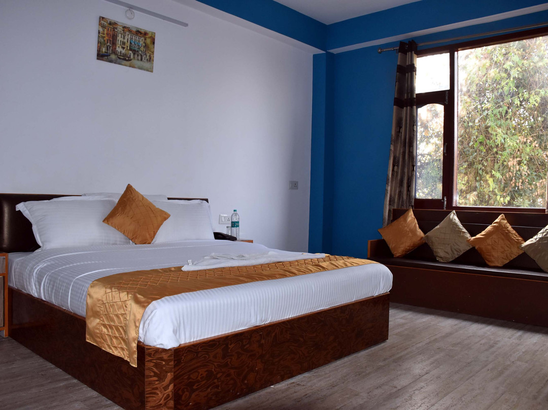 Whistling Alpines主图