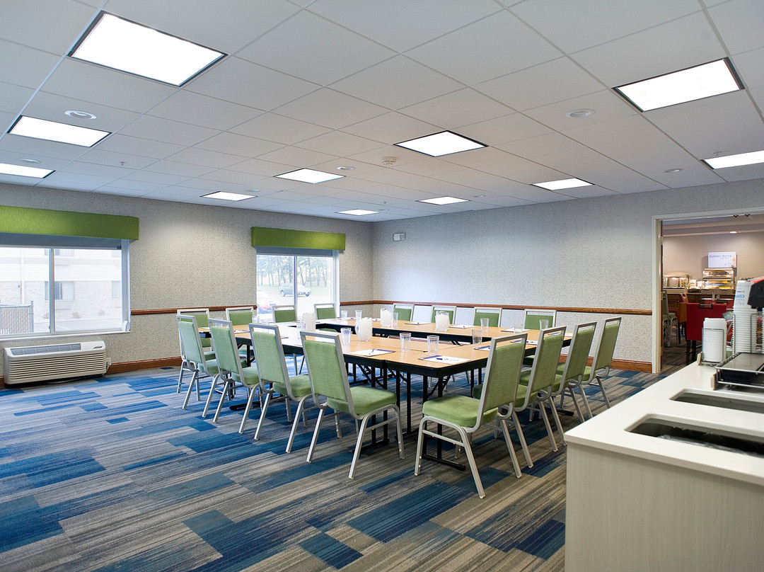 Garner Hotel Brookings by IHG主图