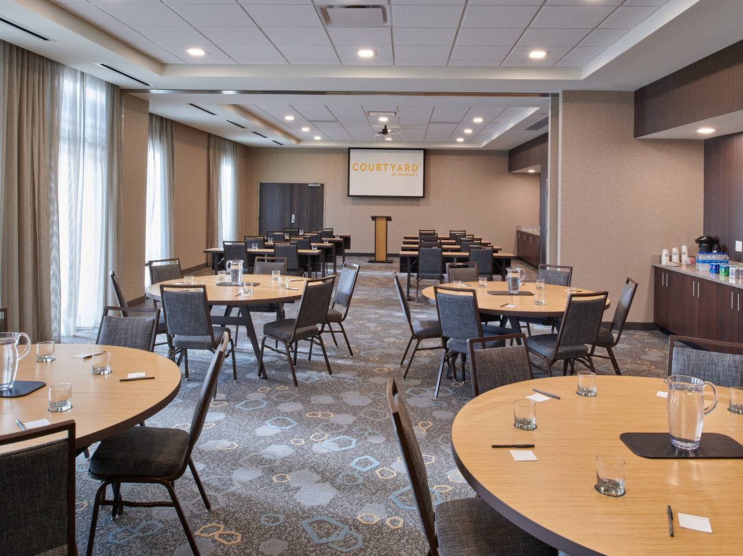 Courtyard Petoskey at Victories Square主图