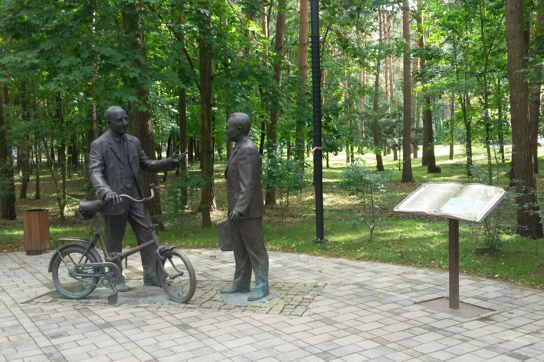 Monument to Pontekorvo and Dzhelepov景点图片