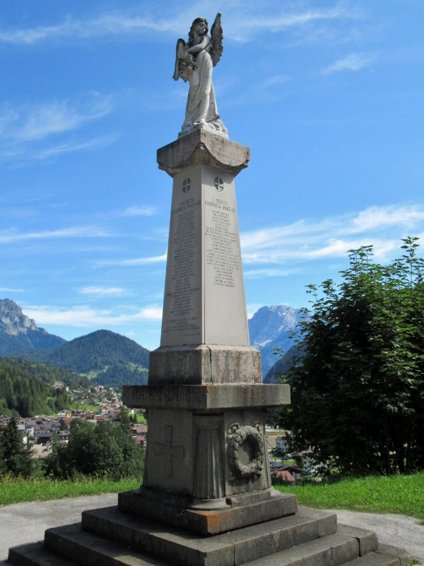 Monumento ai Caduti-Falcade必去景点