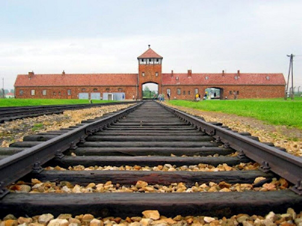 Auschwitz-Birkenau Tours景点图片