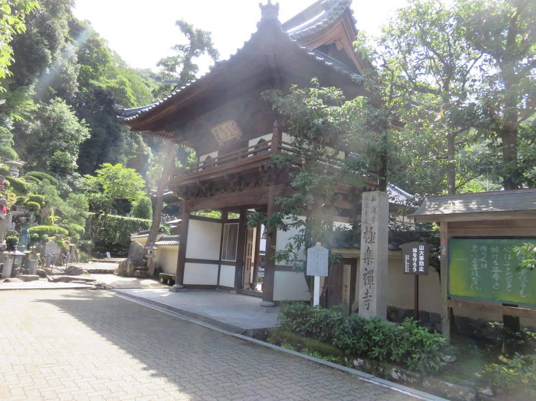 Gokurakuji Temple-丰冈市必去景点