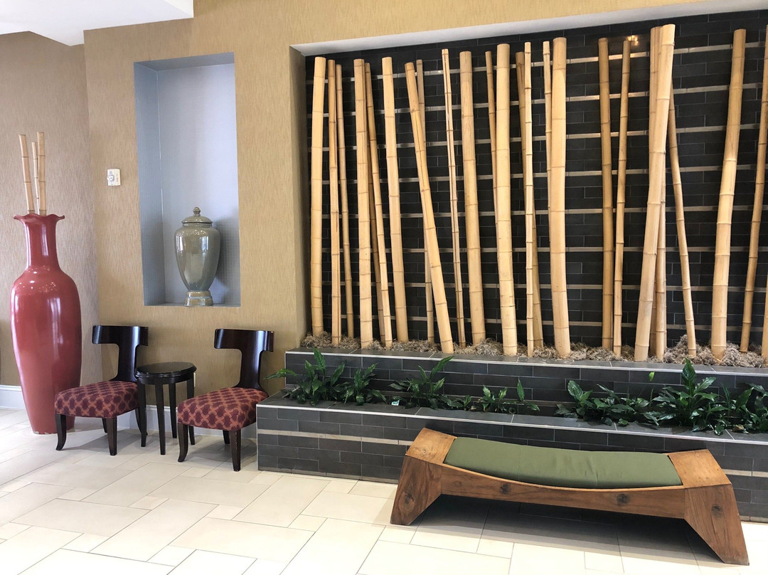 Holiday Inn 岩石丘主图
