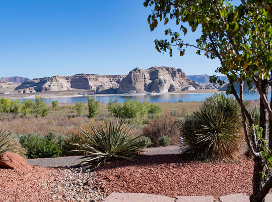 鲍威尔湖度假酒店主图