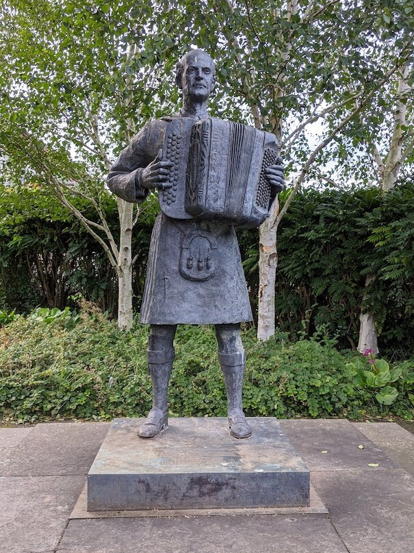 Jimmy Shand Statue-Auchtermuchty必去景点