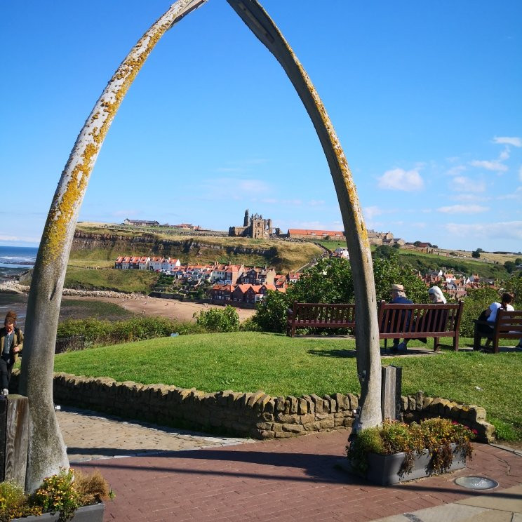 The Whalebone Arch-惠特比必去景点