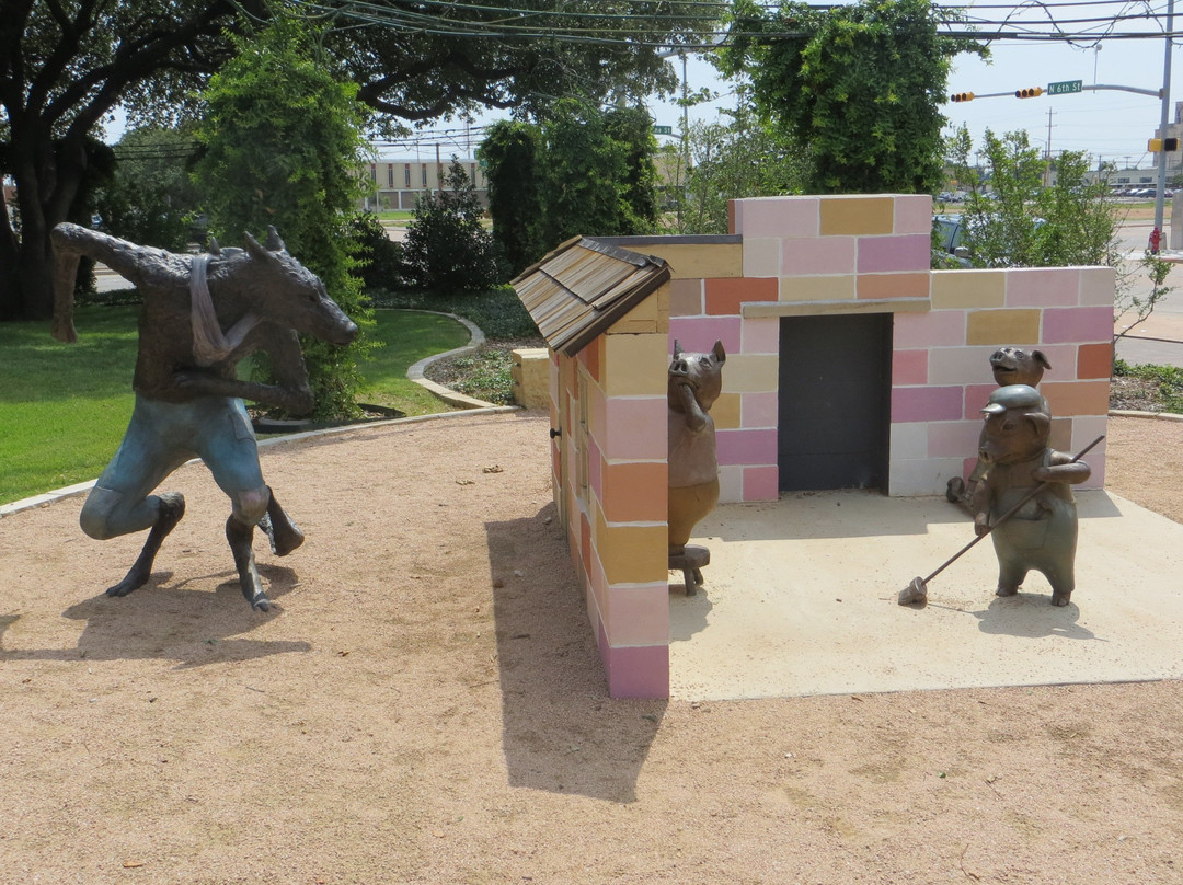 Adamson-Spalding Storybook Garden景点图片