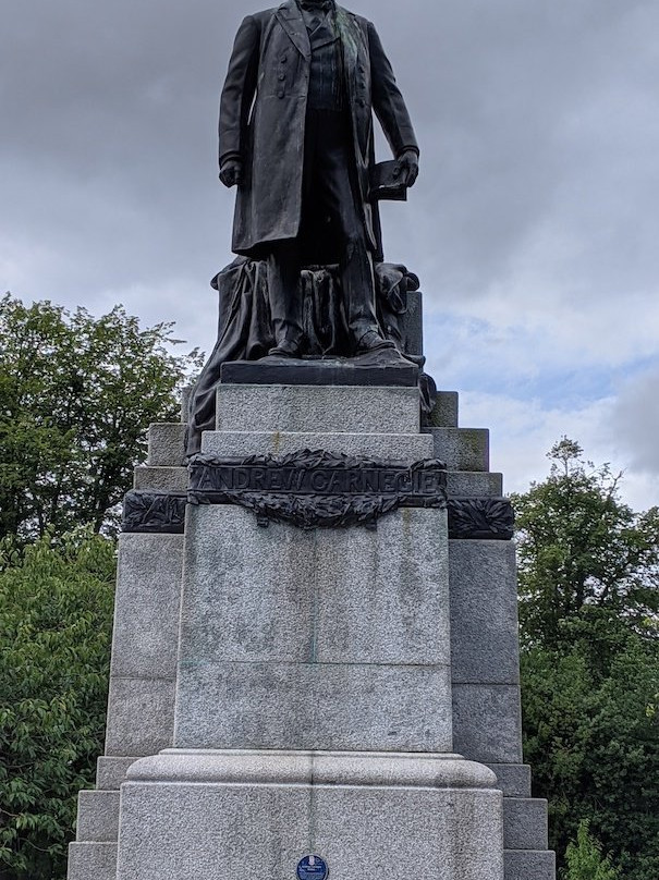 Andrew Carnegie Statue景点图片