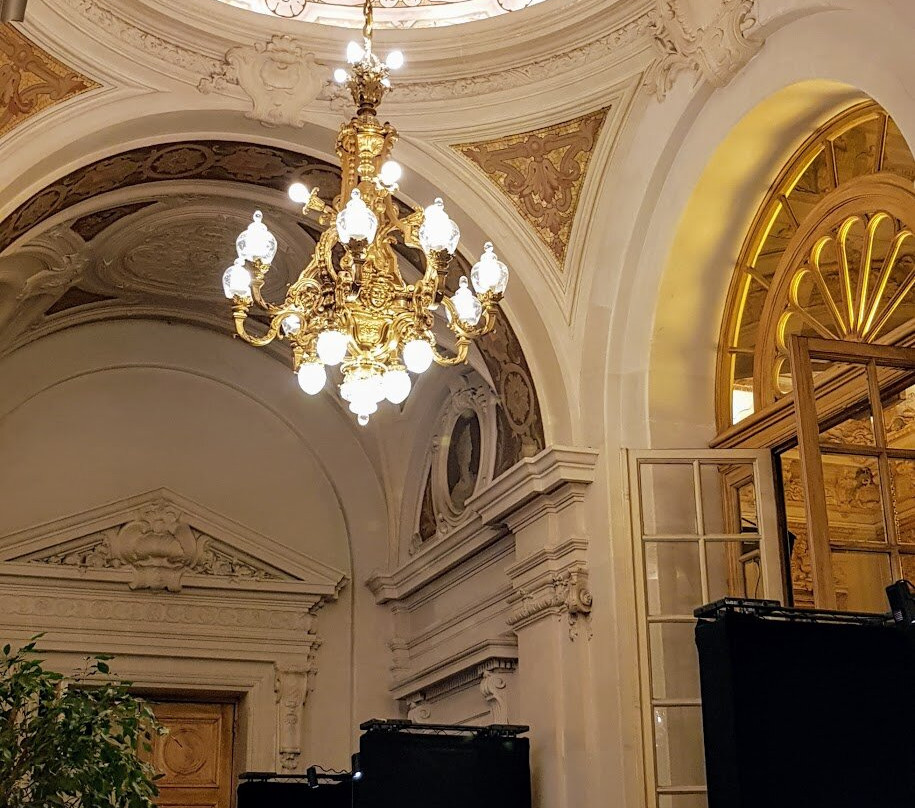 Hotel de Ville-勒瓦卢瓦-佩雷必去景点