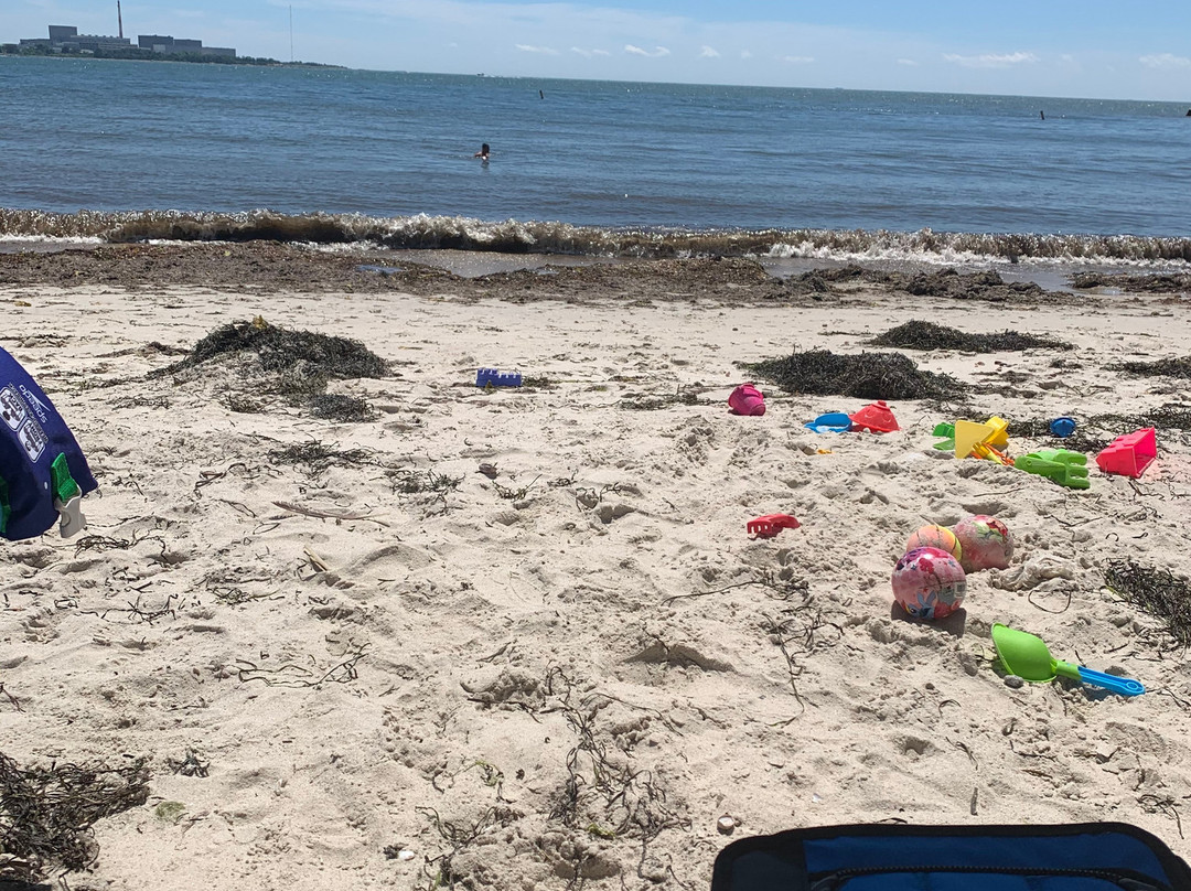 Hole-in-the-Wall Beach-East Lyme必去景点