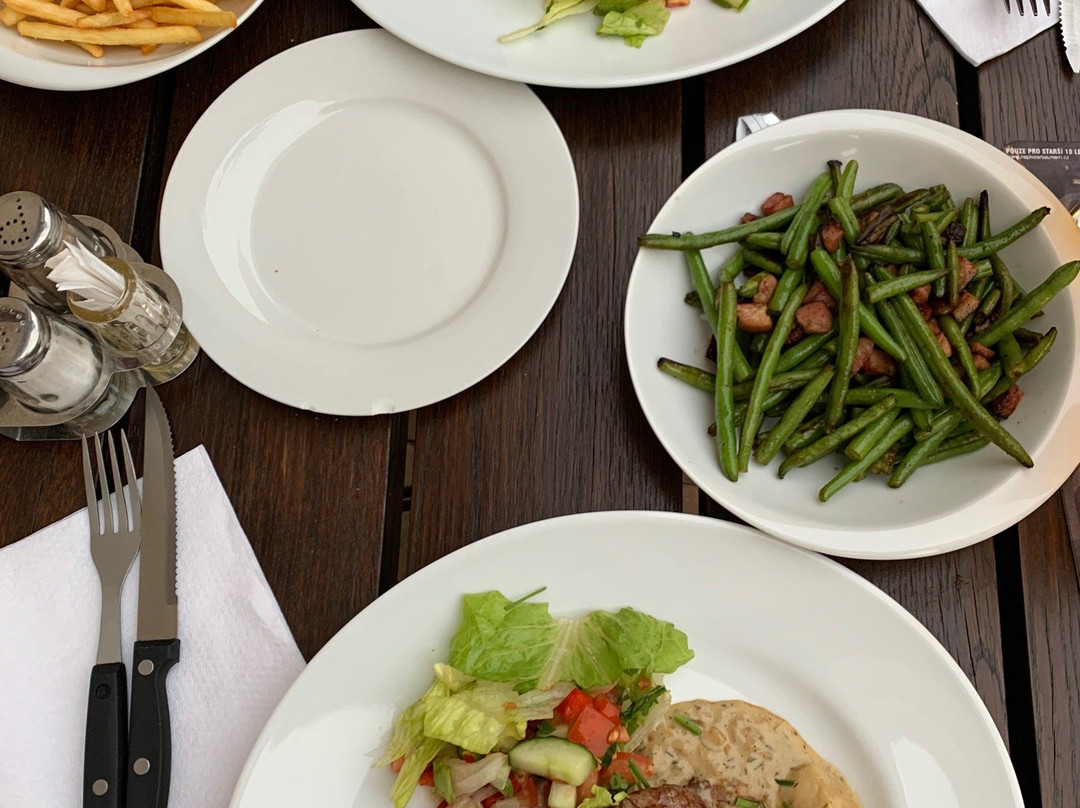 Hotel & Restaurant U Zlateho Byka主图