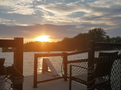 Tiki Taxi-多伦多必去景点