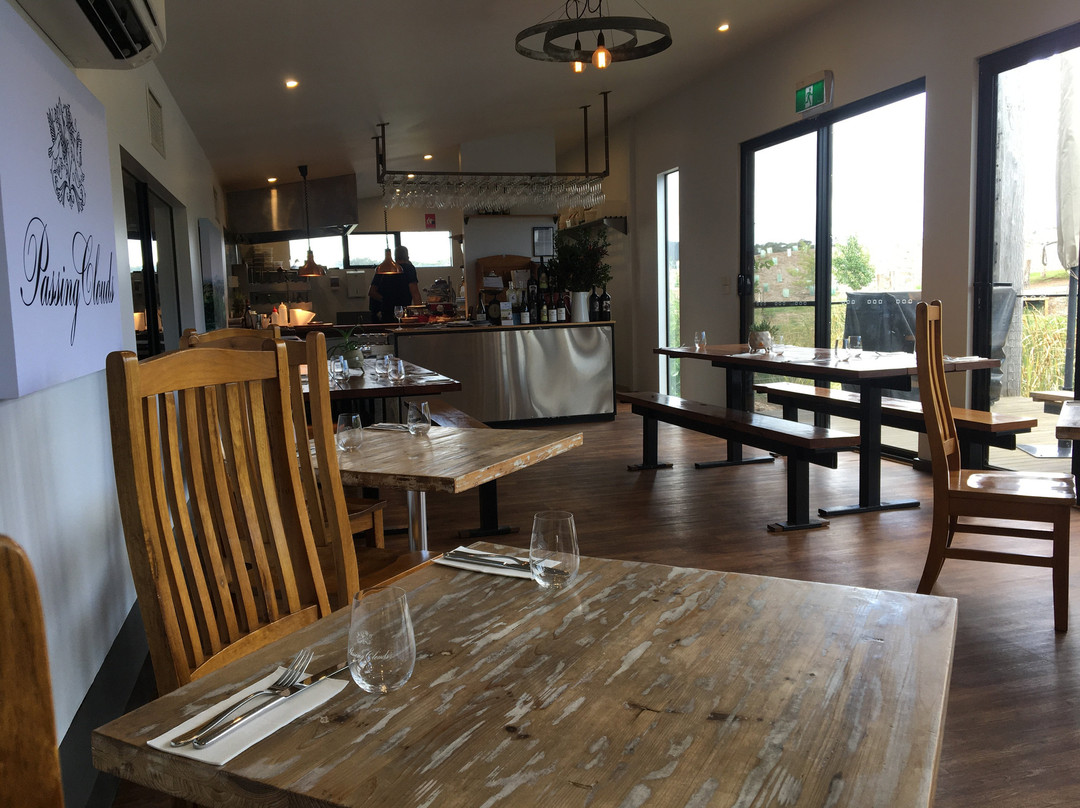 Passing Clouds Winery-戴尔斯福特必去景点