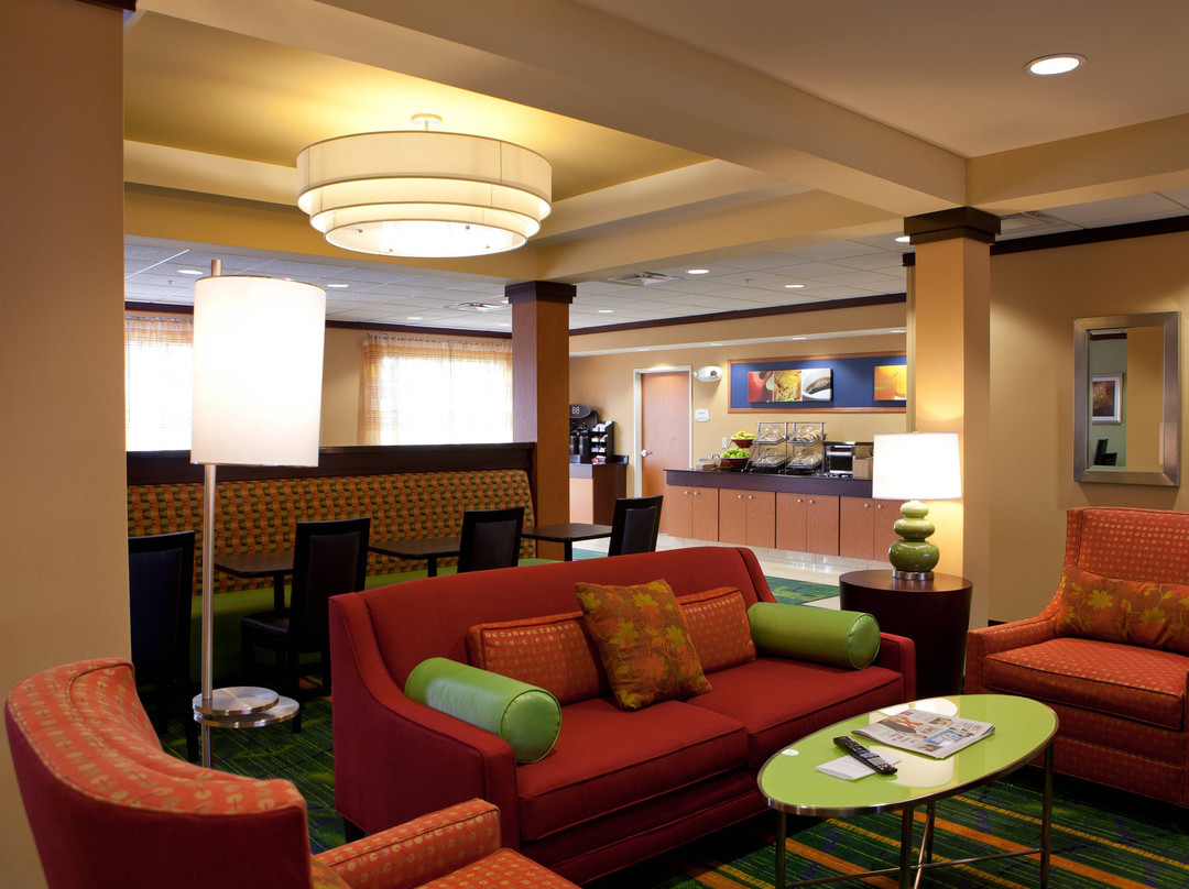 弗林特芬顿费尔菲尔德客栈及套房酒店主图