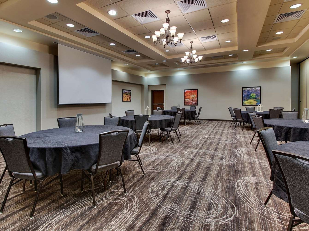 Drury Inn & Suites Phoenix Happy Valley主图