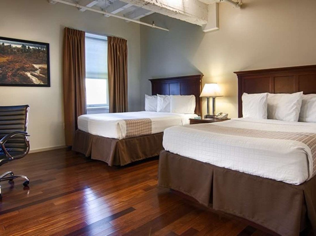 Grand Eastonian Hotel & Suites主图
