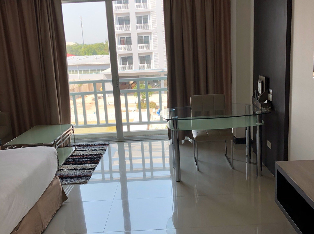 罗勇金色城市酒店主图