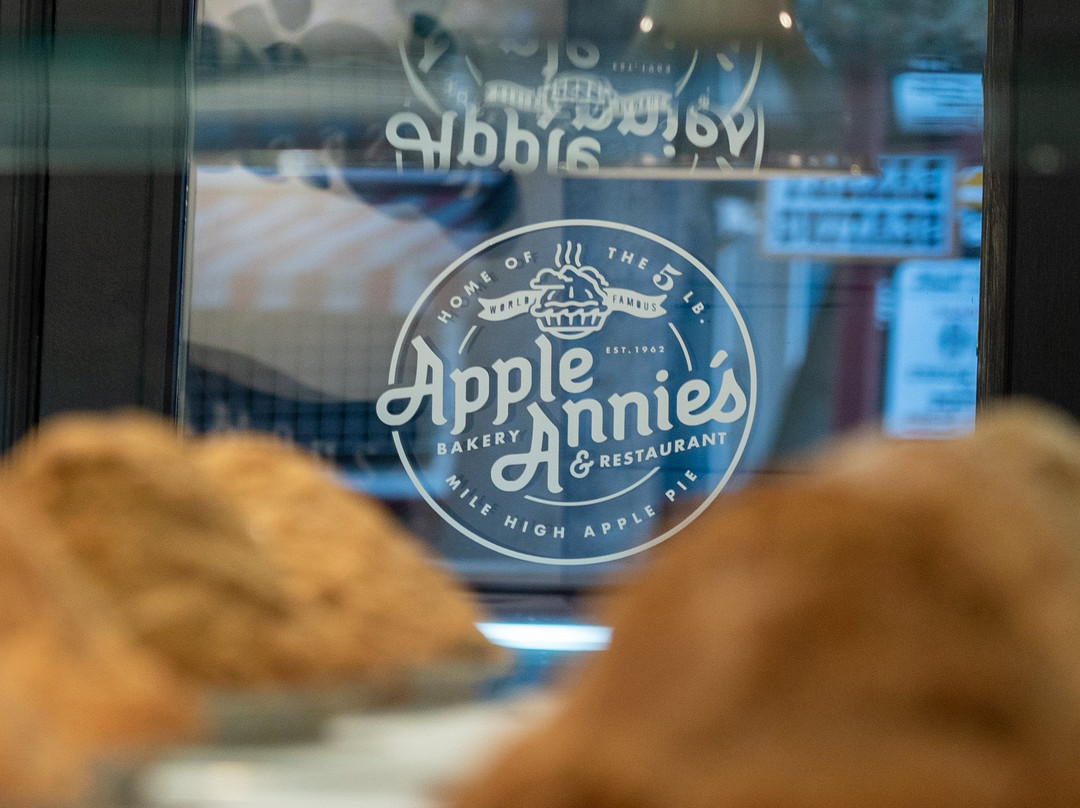 Forest Falls餐馆和美食-Apple Annie's Restaurant & Bakery