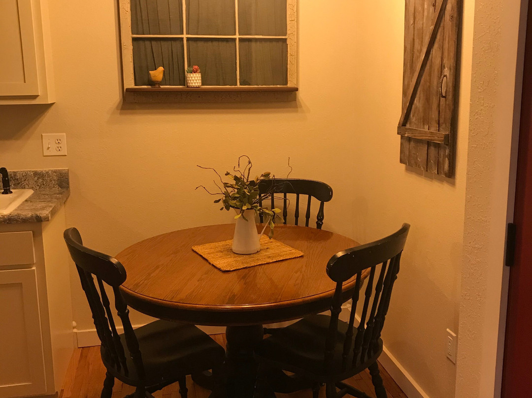 The Foxtrot Inn主图