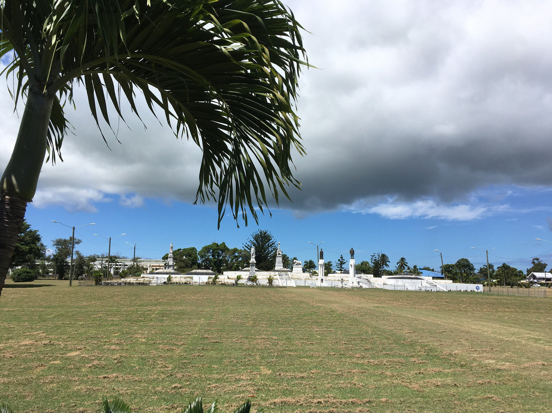 Royal Tombs-努库阿洛法必去景点