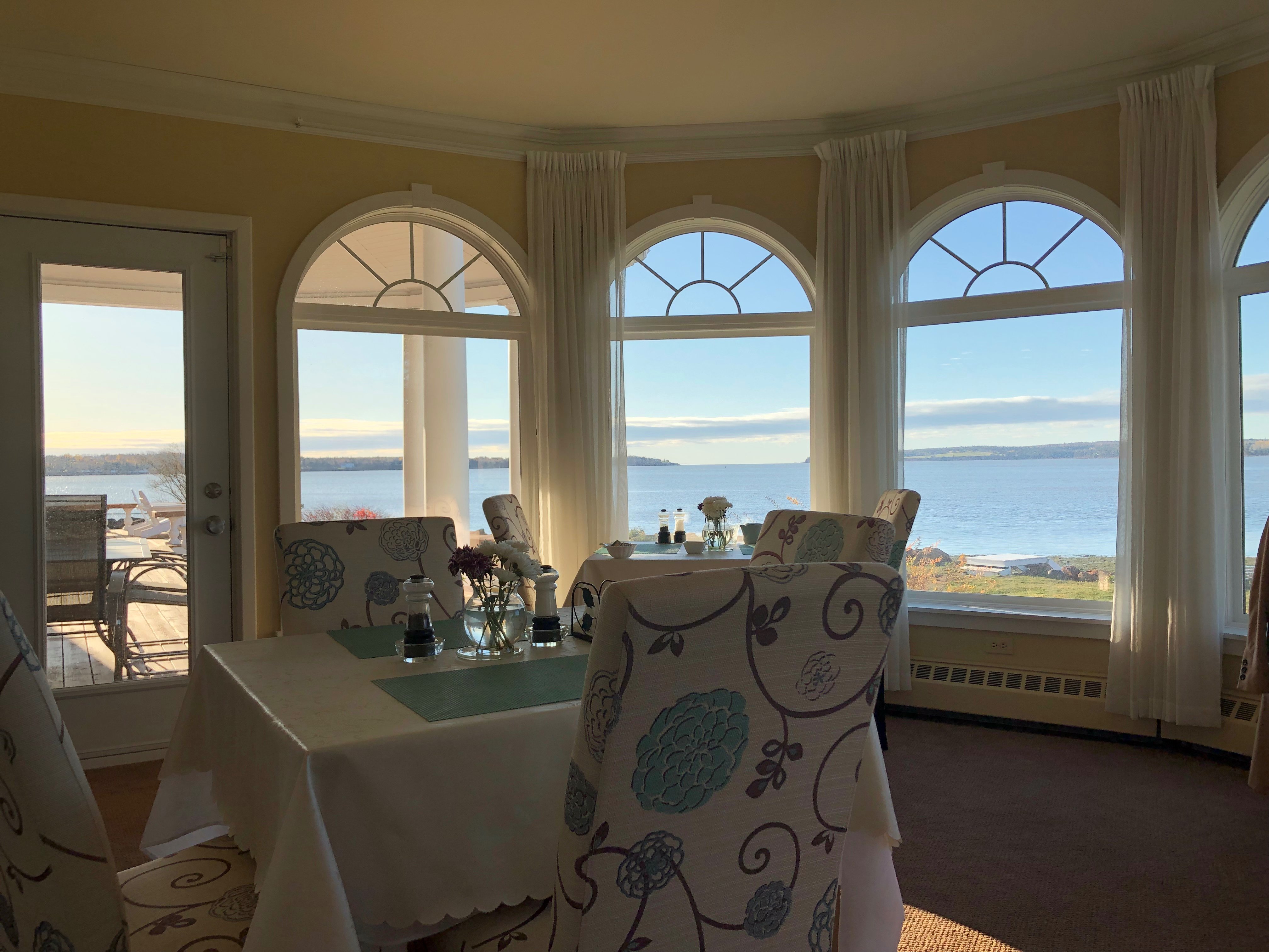 1 West Inn Waterfront-餐饮