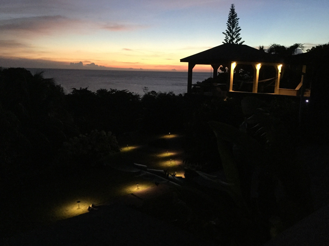 Miles Away Villa Resort & Spa主图