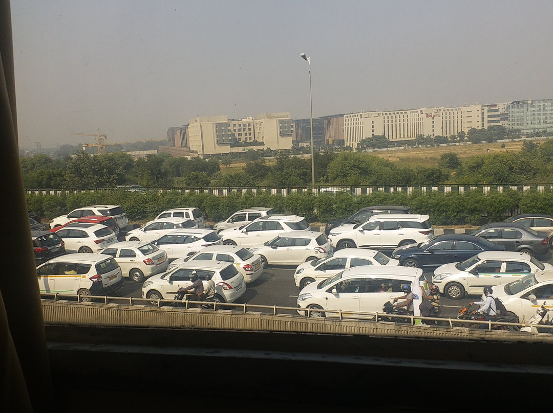 Red Crown Hotel主图