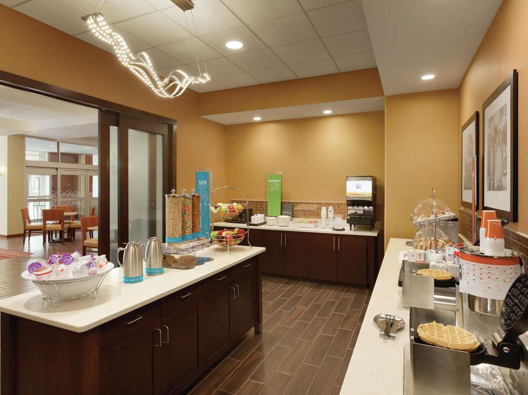 Hampton Inn St. Albans主图