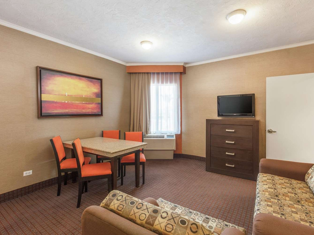 希尔顿酒店萨尔蒂约枫林套房主图