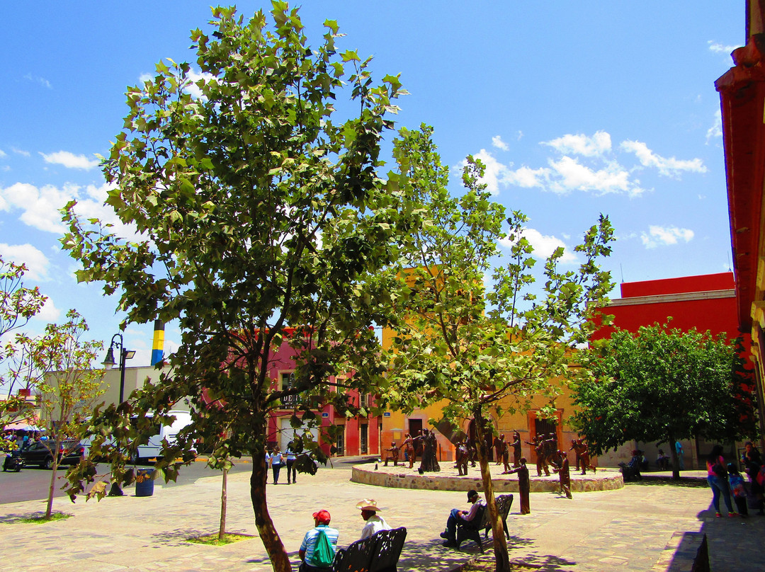 Hidalgo del Parral旅游景点-Monumento a Elisa Griensen Zambrano