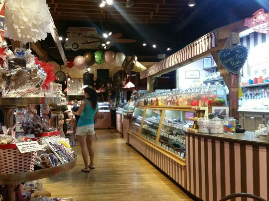 Cedar Ridge旅游景点-Lazy Dog Chocolateria