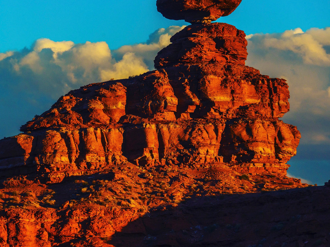 Rock Point旅游景点-Mexican Hat Rock Formation