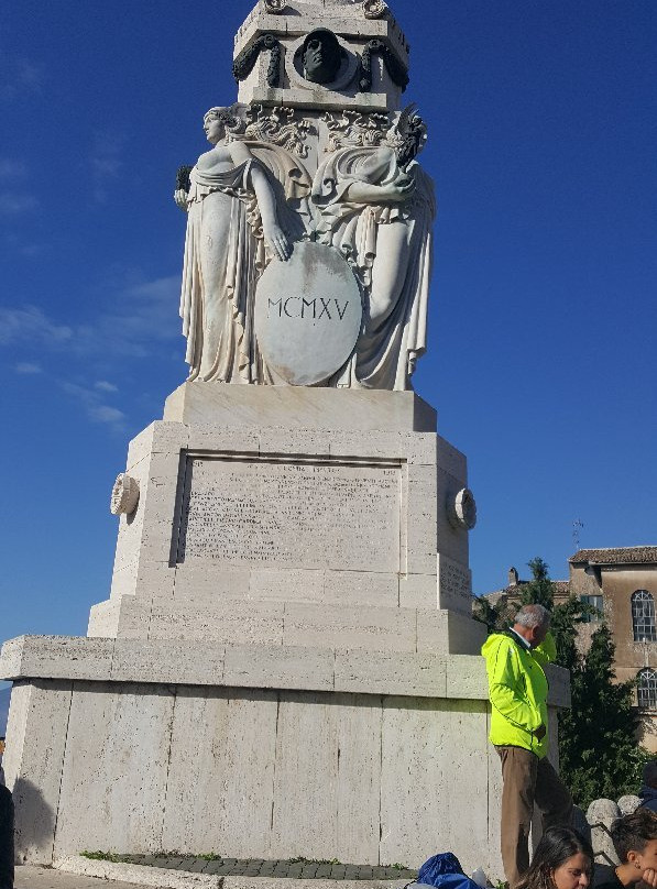 Monumento ai caduti-Anagni必去景点