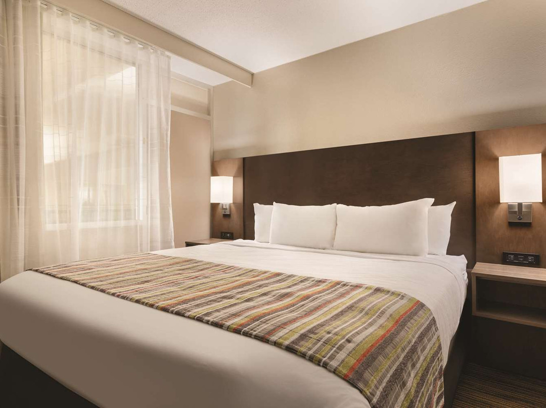 Country Inn & Suites by Radisson, Fergus Falls, MN主图