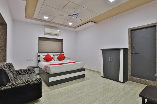 OYO 29155 Village Hotel主图