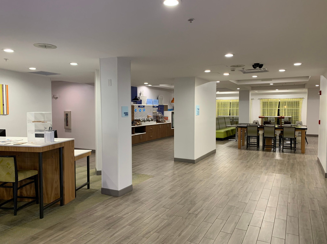 Holiday Inn Express & Suites Phenix City - Ft. Benning By Ihg主图